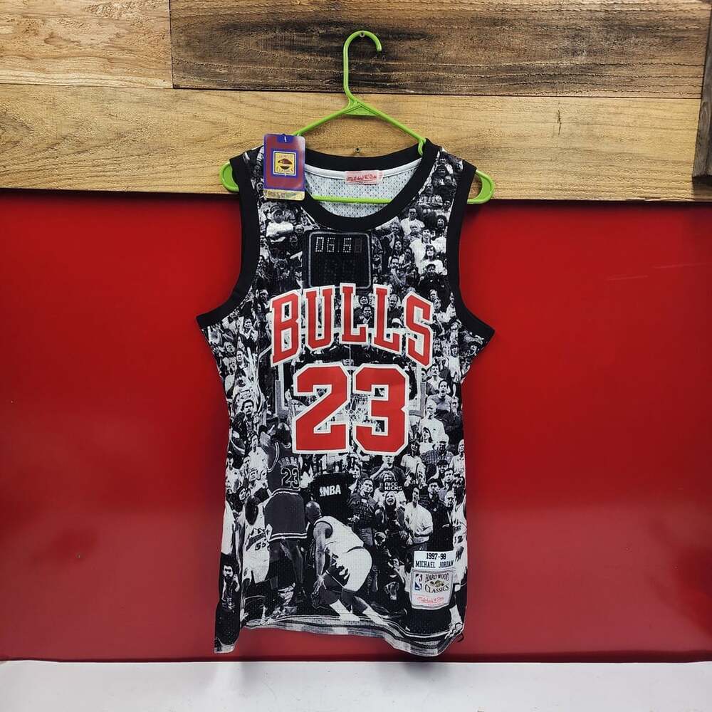 Mitchell & Ness 97-98 Michael Jordan Chicago Bulls Hardwood Classics Jersey